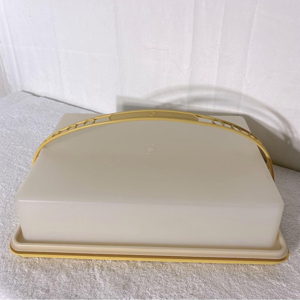 Vintage Tupperware Harvest Gold Cake Taker Cake Keeper Grannycore Nostalgia